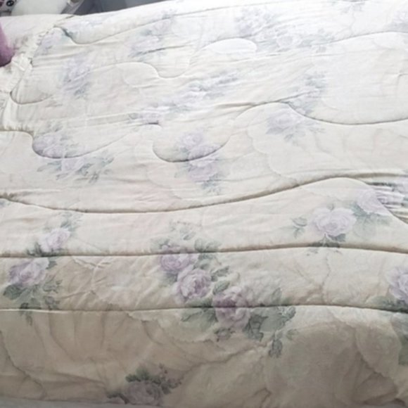 REVERSIBLE BEDDING TWIN- Floral and Cream W large pillow case - Picture 8 of 11